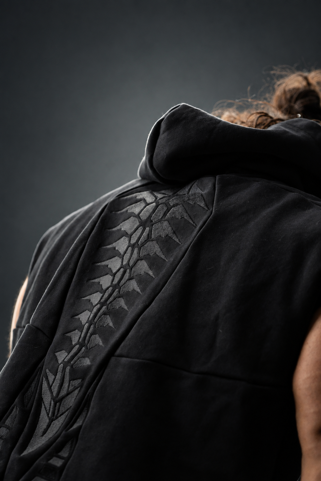 APEX CUT-OFF HOODIE